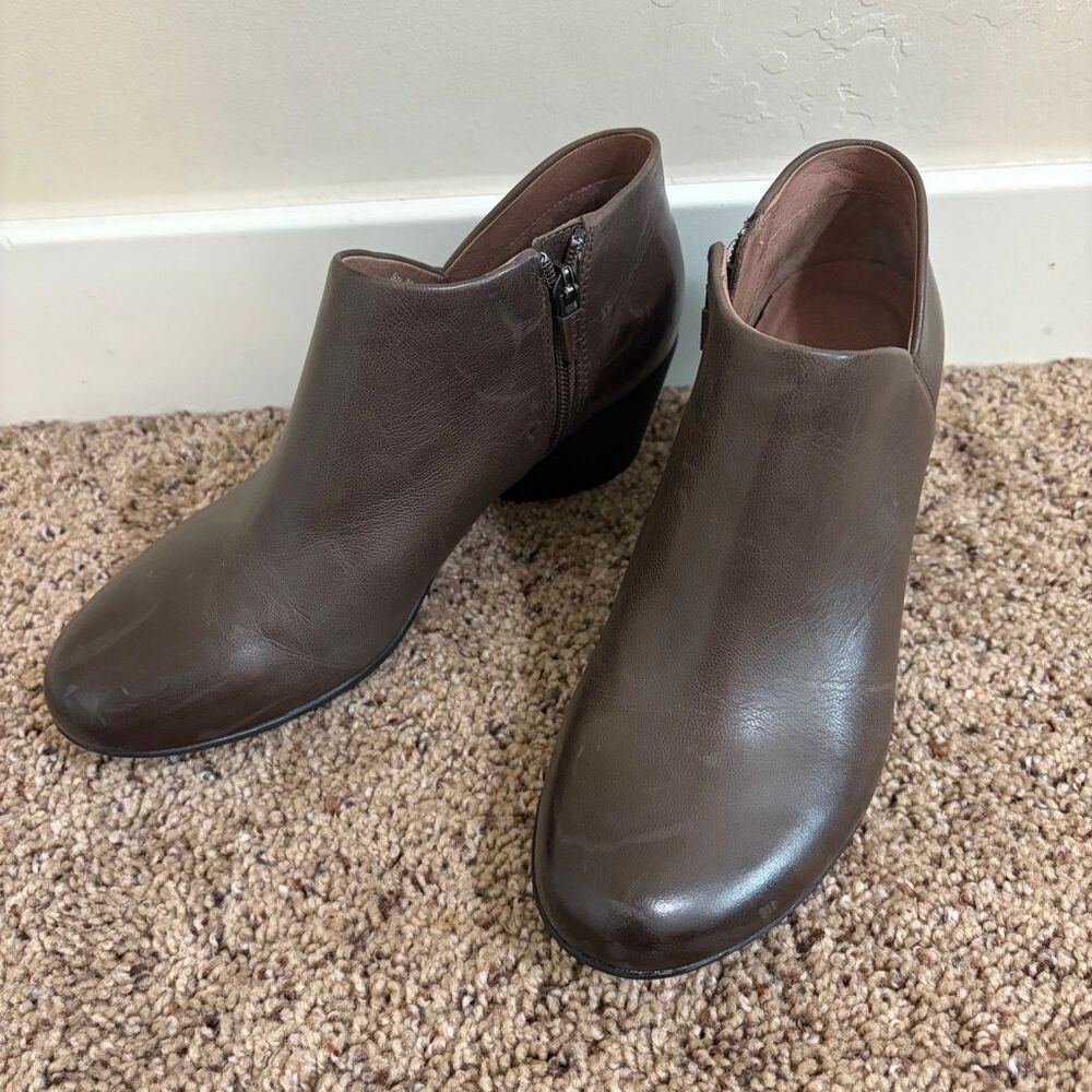 Dansko Women’s Raina Bootie Heel Size 39 EU(8.5-9 US) Burnished Nubuck Brown